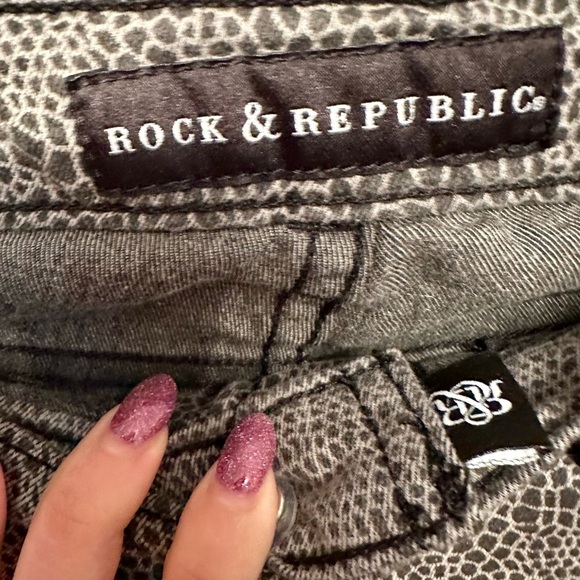 Pre-Kohls Era Rock & Republic Gray Snakeskin Print Skinny Jeans Size 25 - Picture 3 of 7